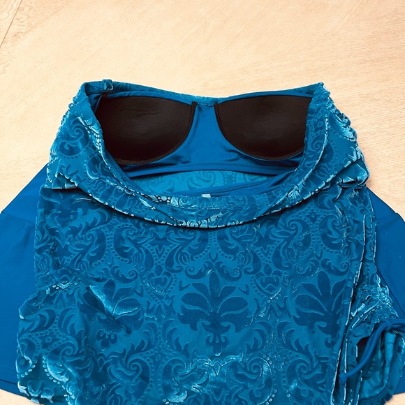 Tankini. Size XL Bandeau fleur-de-lis soft velour top. Split skirt bottom. - Picture 4 of 5
